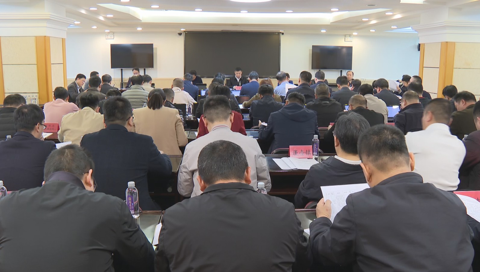 县政府第57次常务会召开